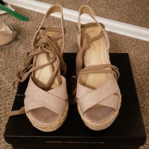 Brand new lulu wedges in box